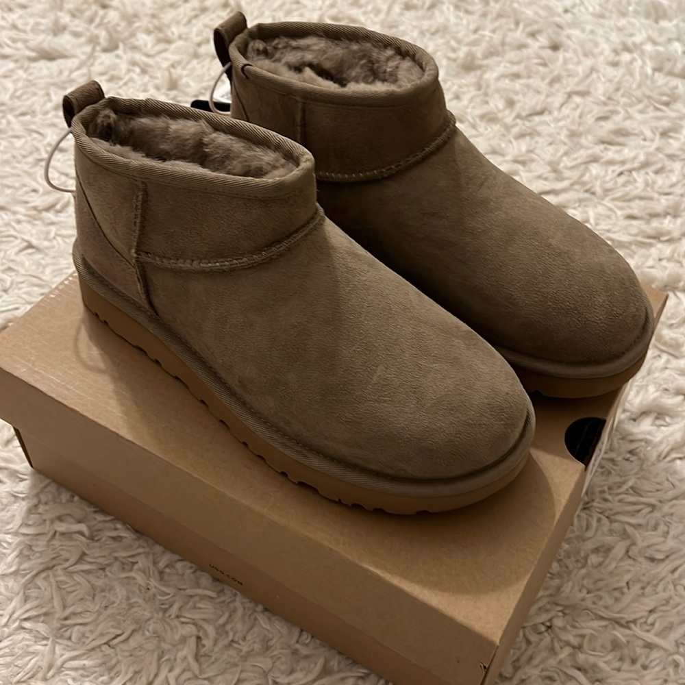 New! Ugg W Classic Ultra Mini size 7 Antilope